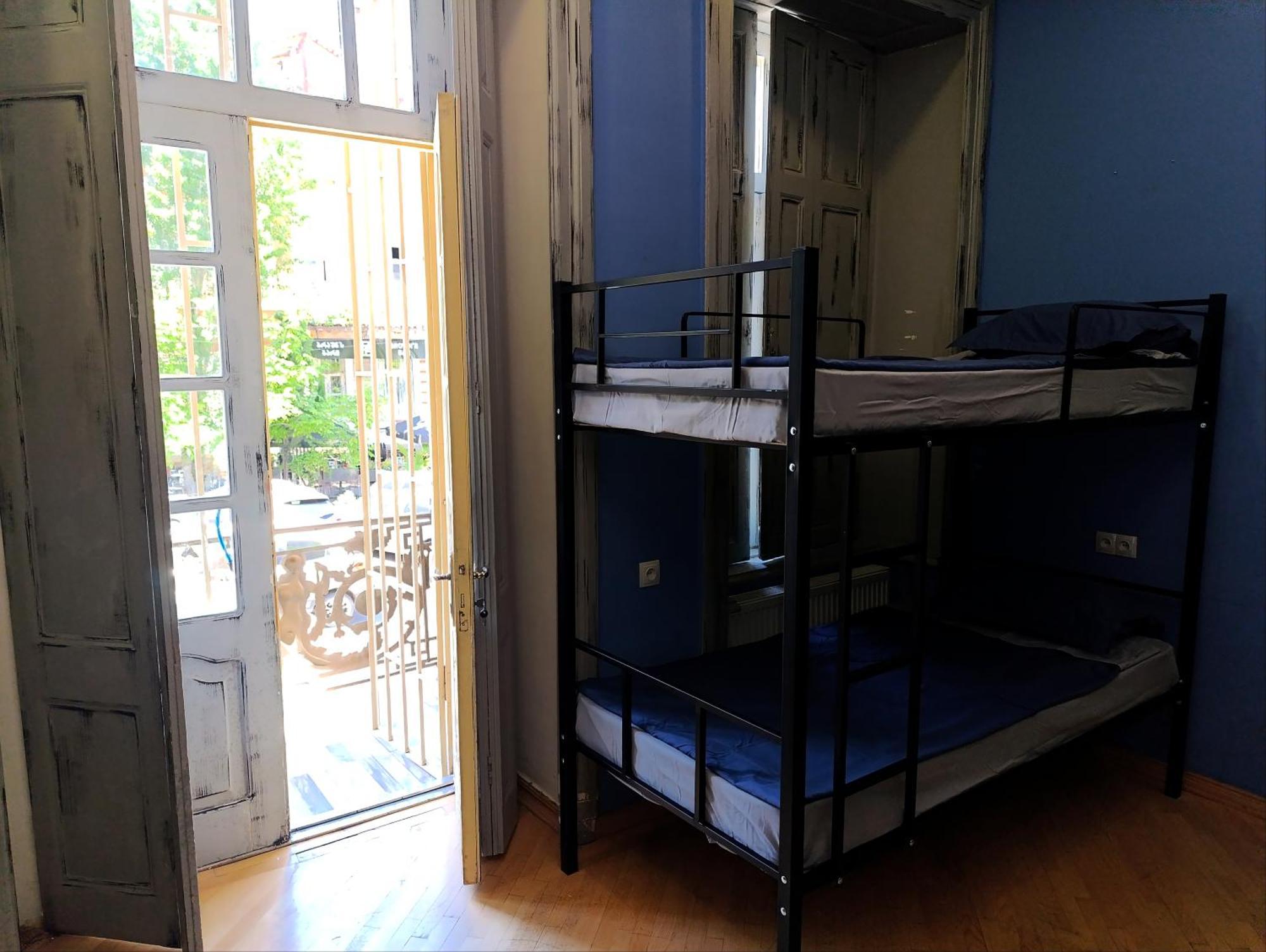 J Square Hostel Tiflis Dış mekan fotoğraf
