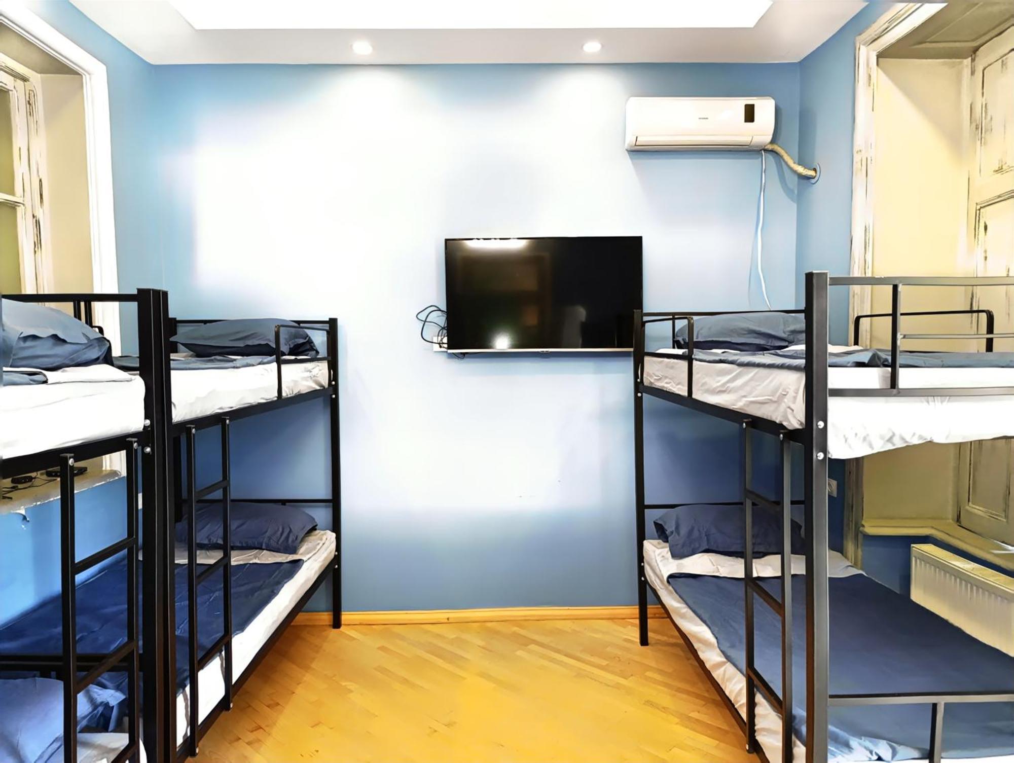 J Square Hostel Tiflis Dış mekan fotoğraf