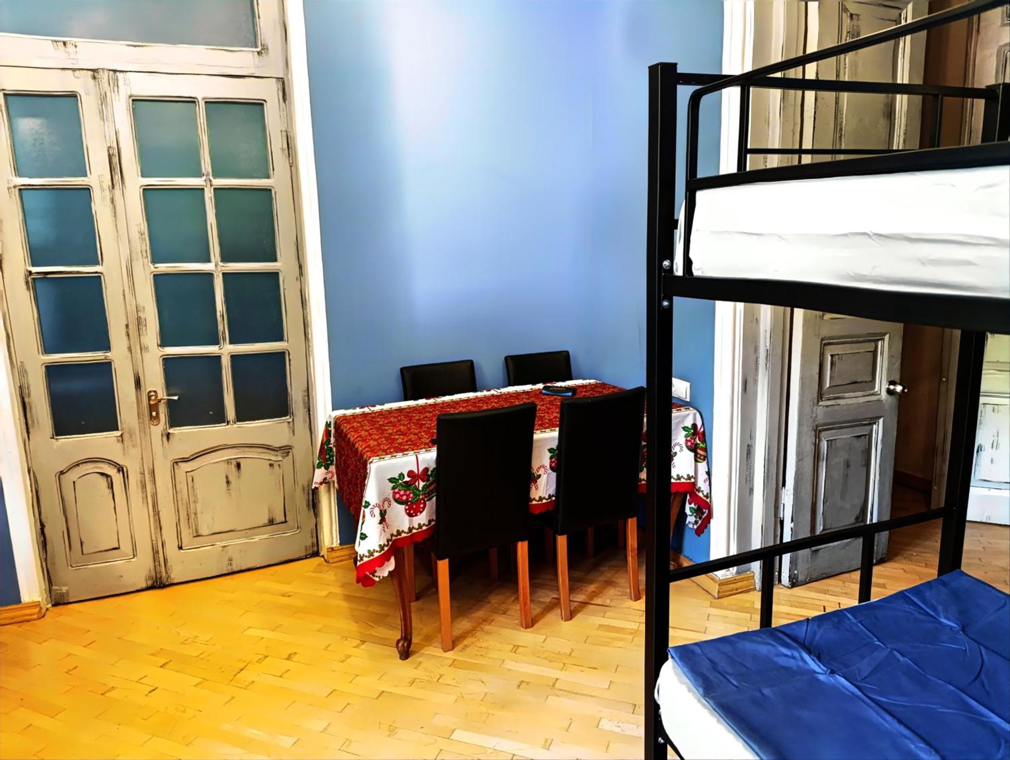 J Square Hostel Tiflis Dış mekan fotoğraf