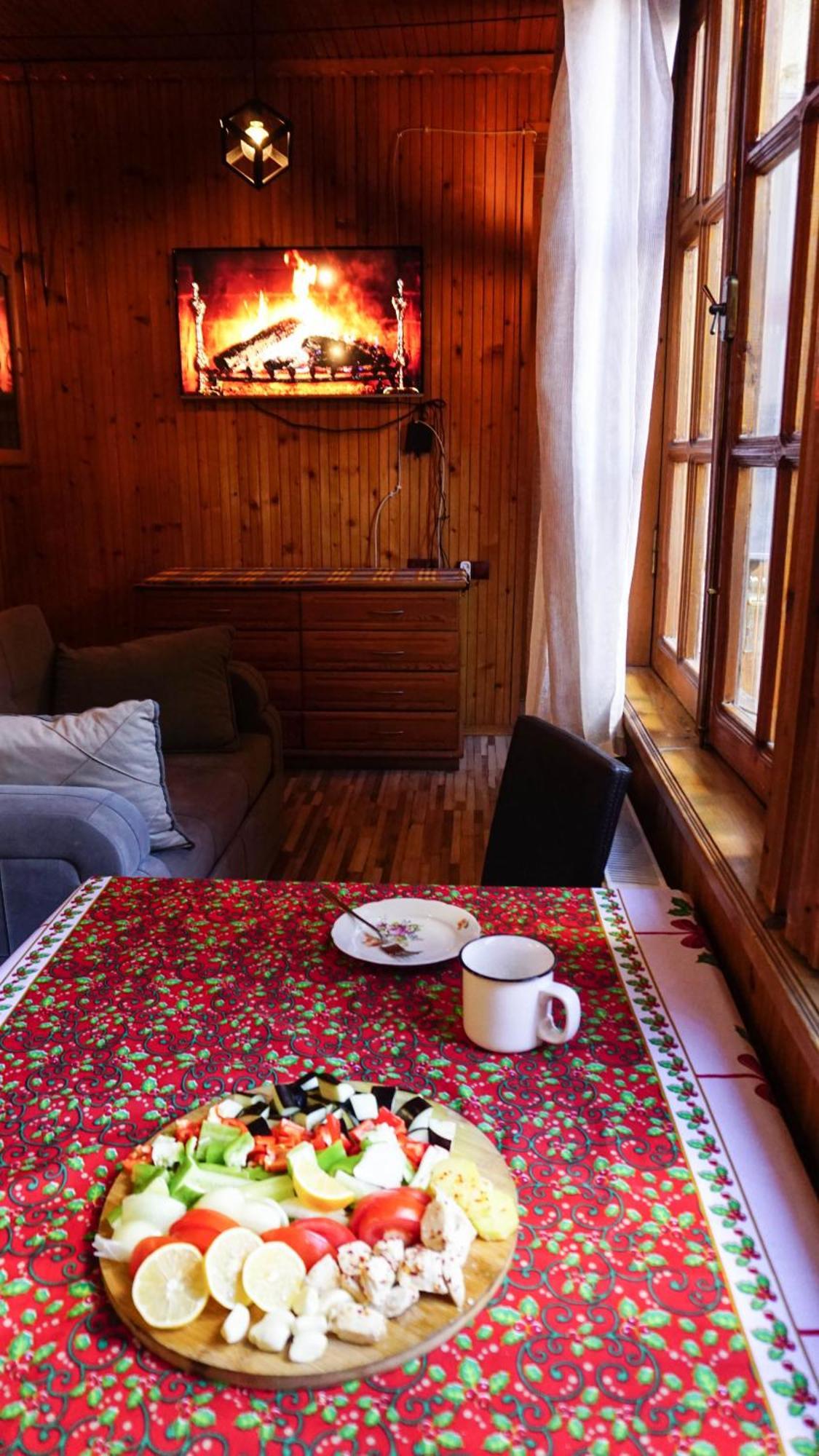 J Square Hostel Tiflis Dış mekan fotoğraf