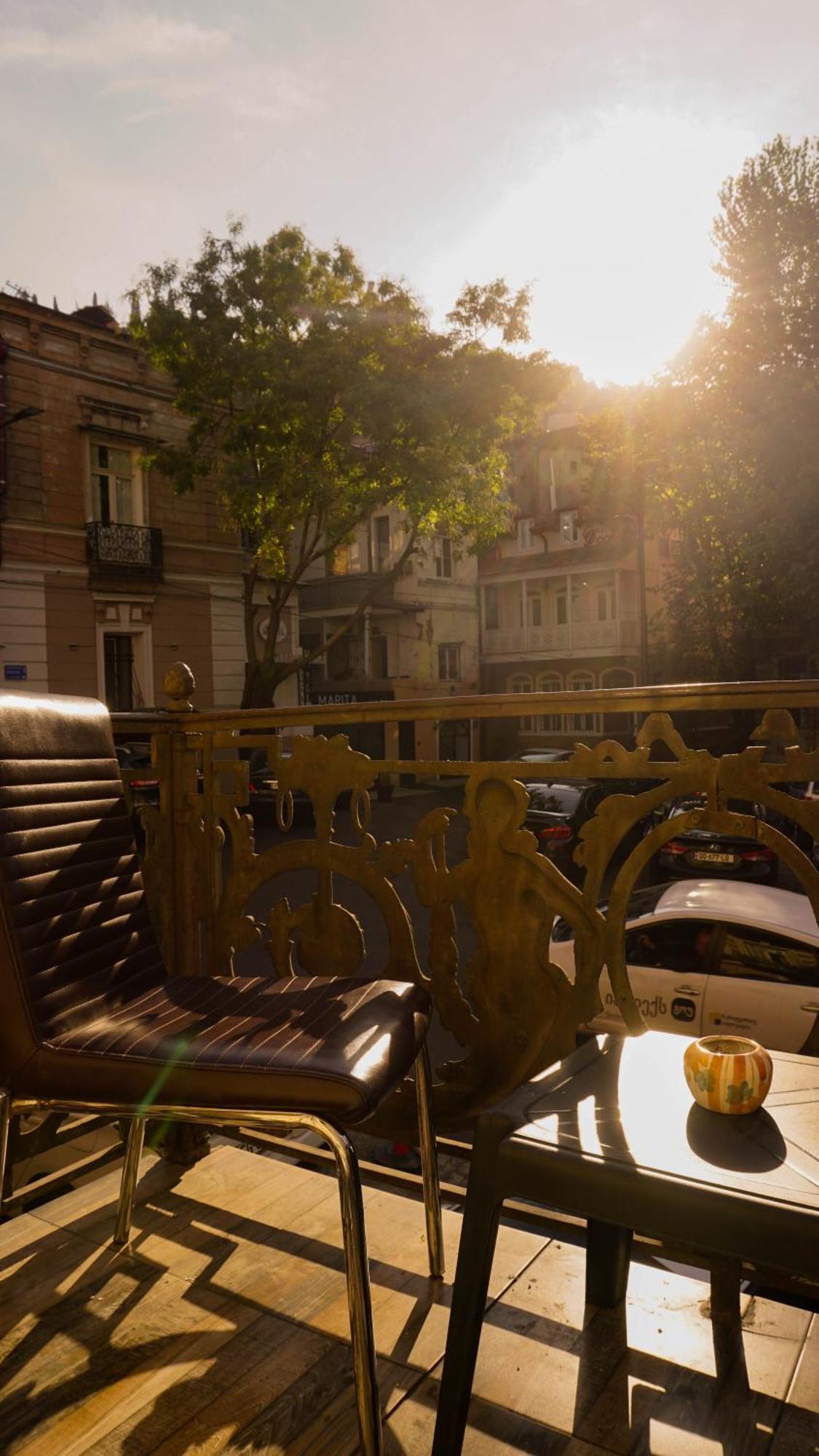 J Square Hostel Tiflis Dış mekan fotoğraf