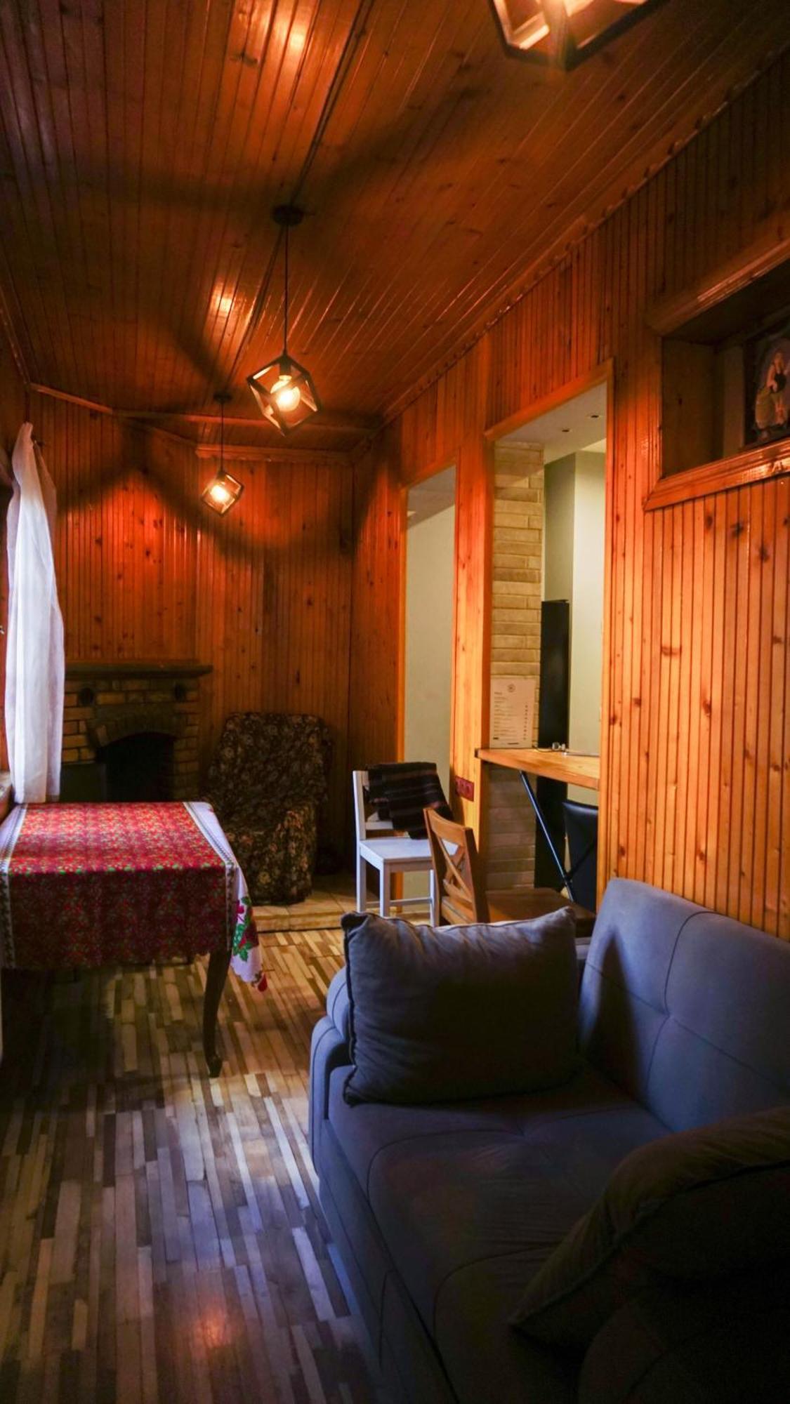 J Square Hostel Tiflis Dış mekan fotoğraf